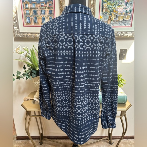 CABELAS WOMENS NAVY & WHITE BUTTON DOWN AZTEC DESIGN FLANNEL CASUAL SHIRT SZ L - Picture 3 of 11